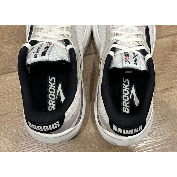 Women’s Brooks Adrenaline GTS 24 Running Shoes Coconut/Silver/Black 10.5 EUC! - Picture 4 of 13